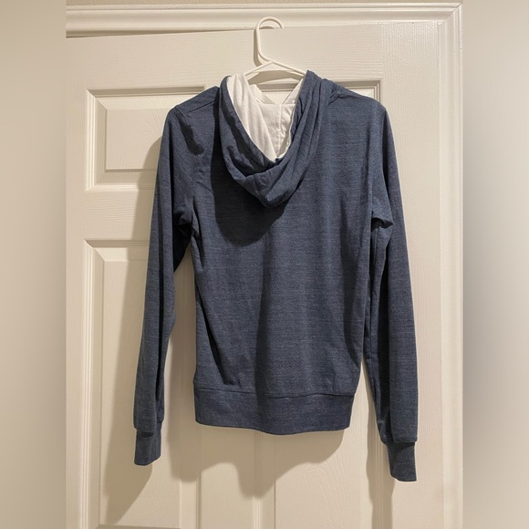 The North Face light weight jacket with hood - Picture 2 of 3